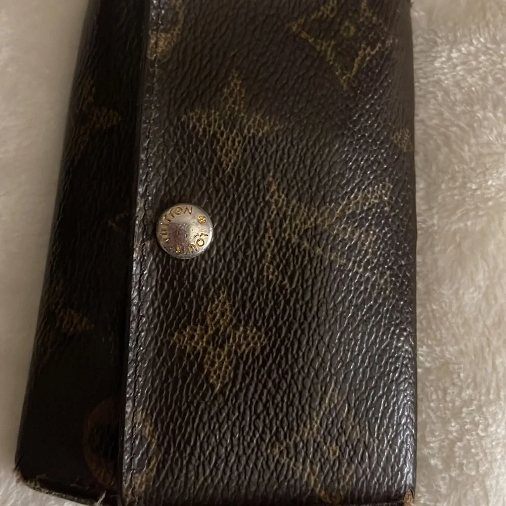 Louis Vuttion key wallet used in fair condition - Picture 2 of 9
